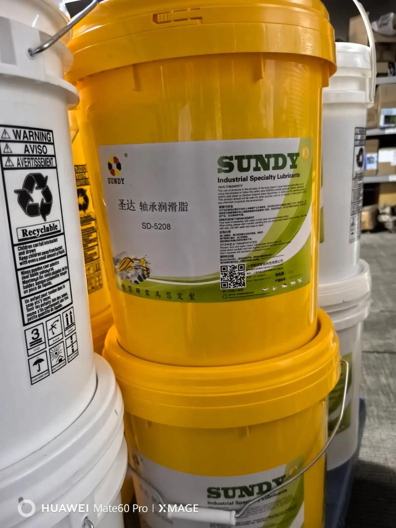 液压油行业:推动制造业高质量发展的重要润滑剂